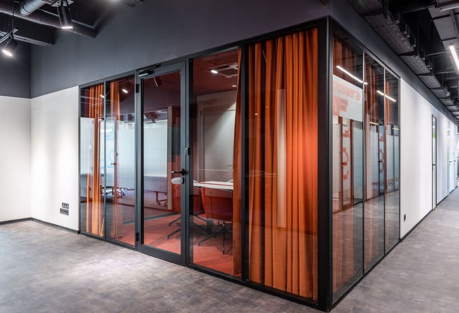 Fit out kanceláří rozpočet a kontrola: jak nepřijít o statisíce při stěhování